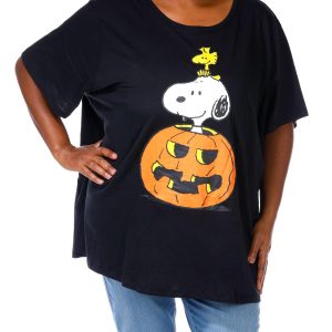 Women's Plus Halloween Snoopy Graphic Front